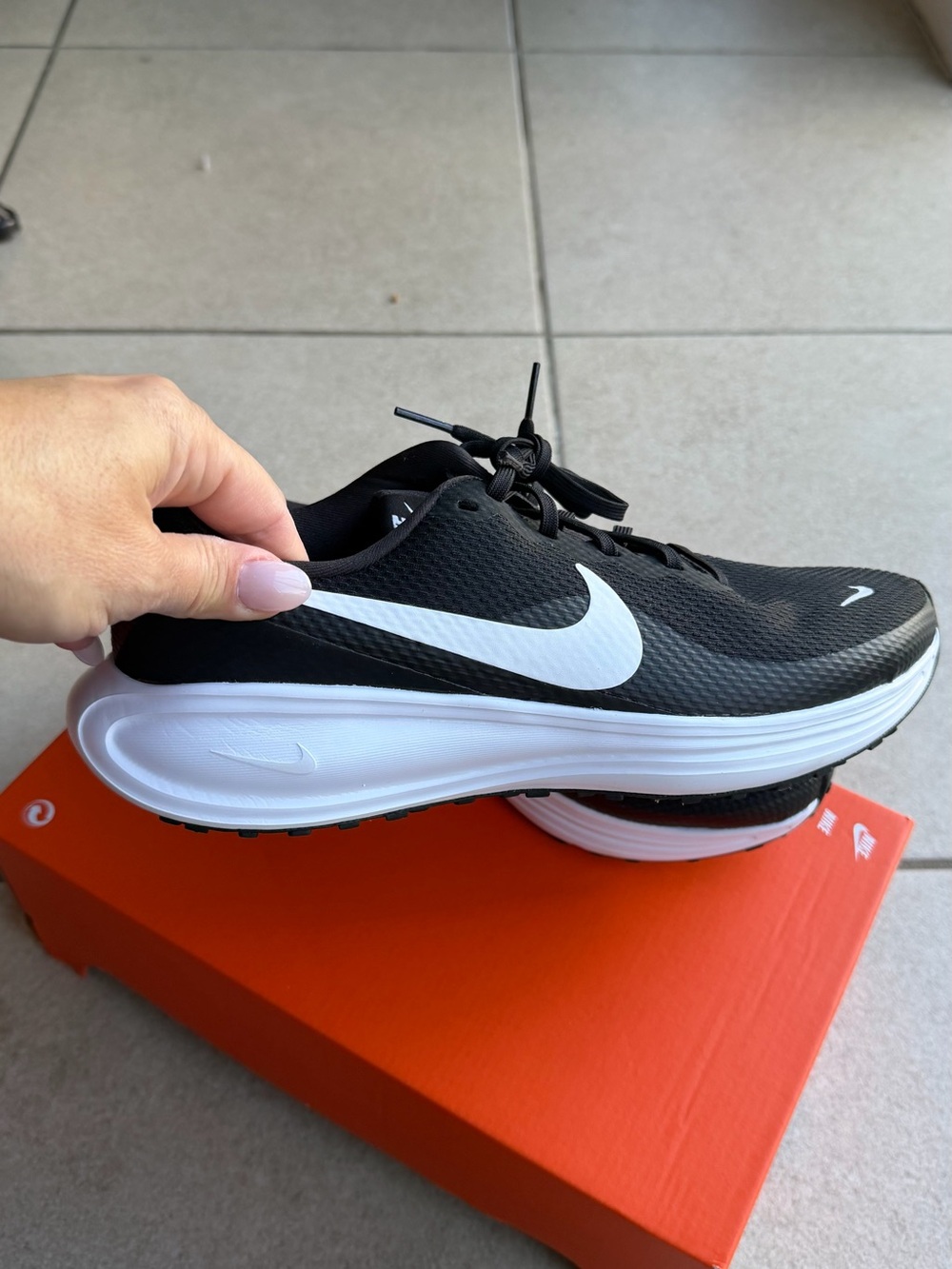 Nike Revolution 8 Wide / Black-White -Black”HQ1995-002